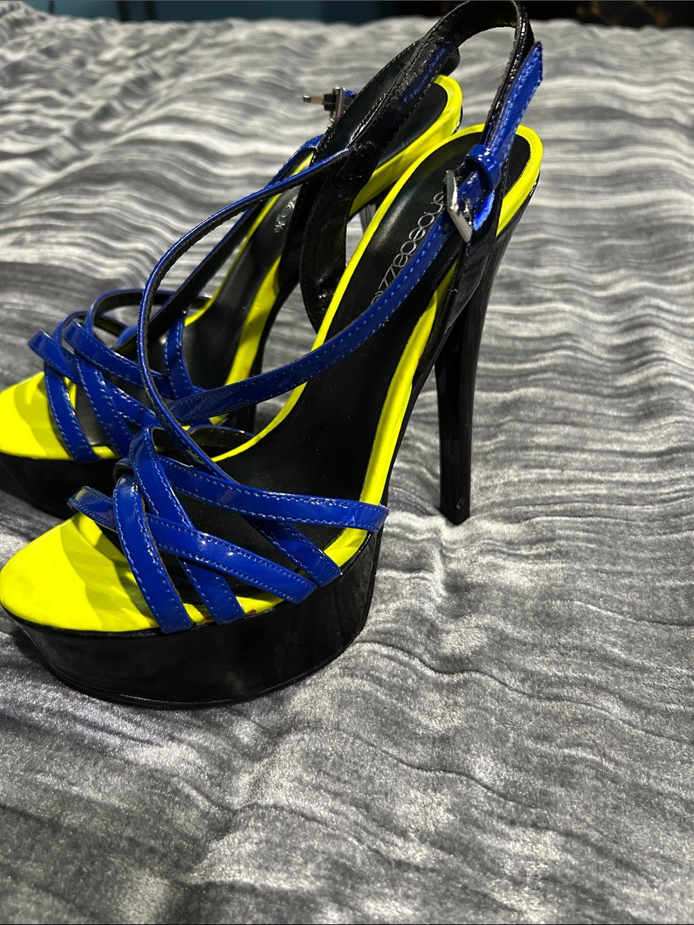 Shoe Dazzle Royal Blue Strappy Platform Heels with Neon Yellow Insole